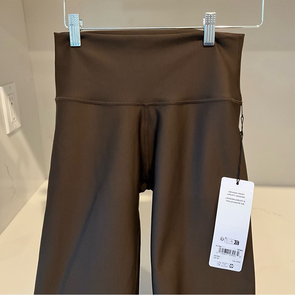 NWT ALO 7/8 HIGH WAIST AIRLIFT ESPRESSO LEGGINGS 
SIZE MEDIUM